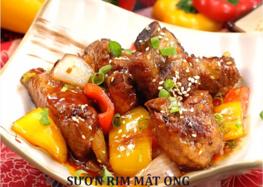 CƠM SƯỜN  SỐT MẬT ONG